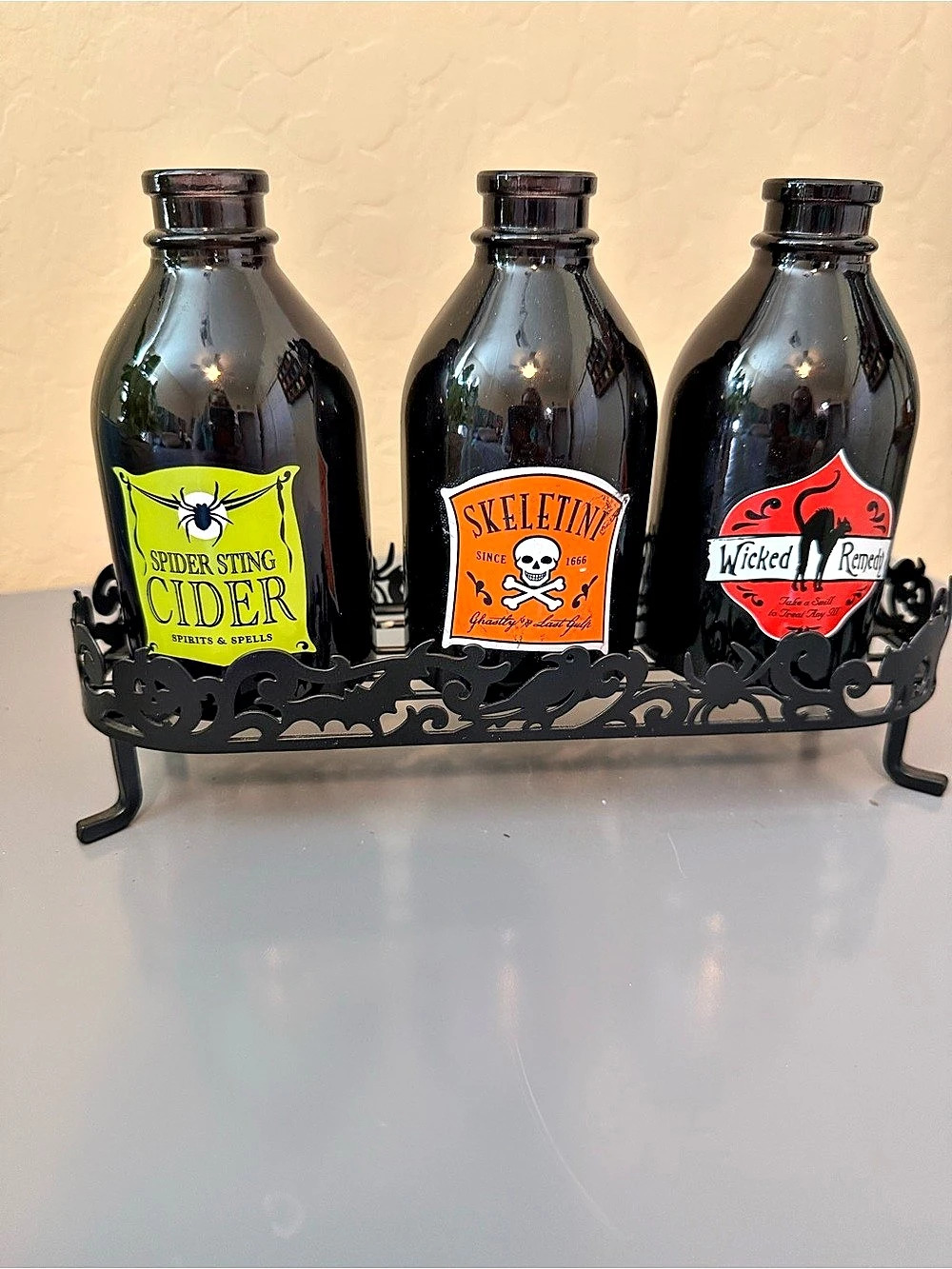 Yankee Candle Halloween Apothecary Bottle Set with Metal Holder Black